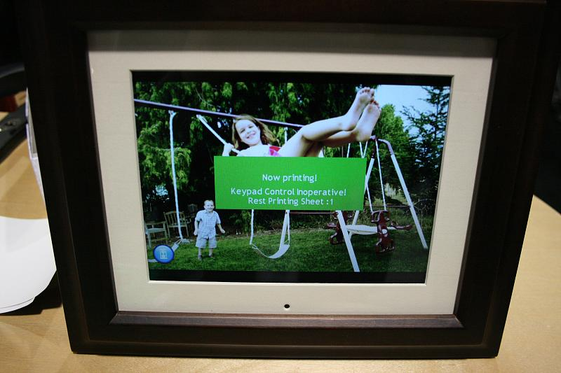 Illustration for article titled An Unfortunate Grope of SmartParts' Fugly Digital Photo Frame/Printer